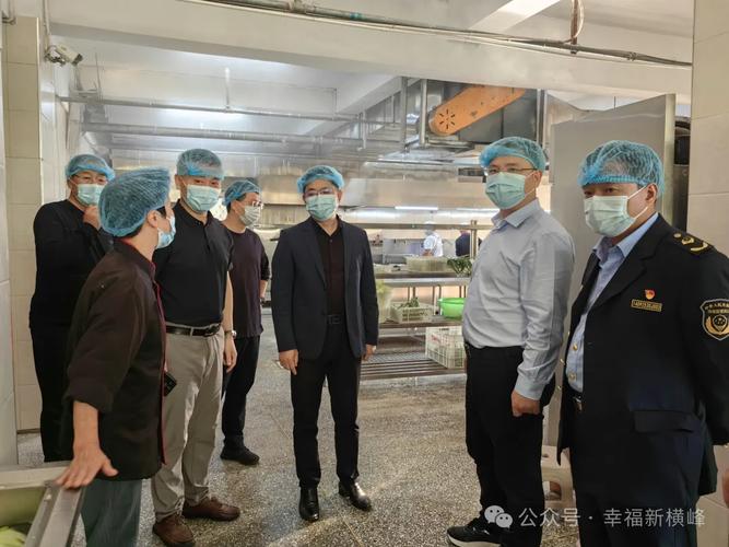 严格把控食品原料采购,仓储,加工以及菜品配送环节,相关责任部门要